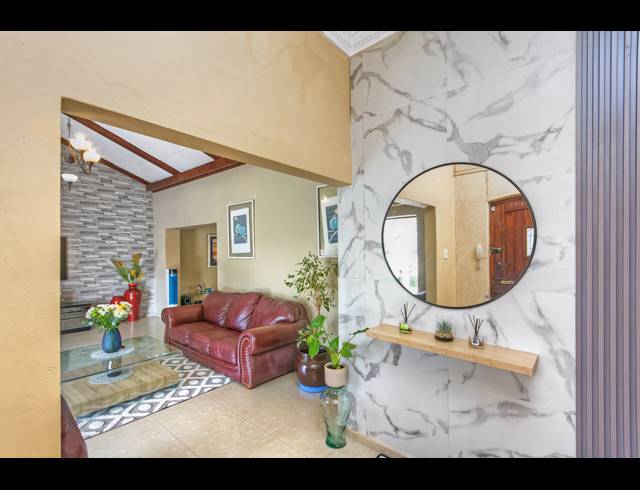 4 BEDROOM FREEHOLD FOR SALE IN BRAMLEY